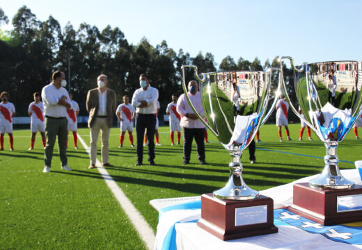 O alcalde de Miño e o presidente da Deputación inauguran o campo de fútbol de Gallamonde